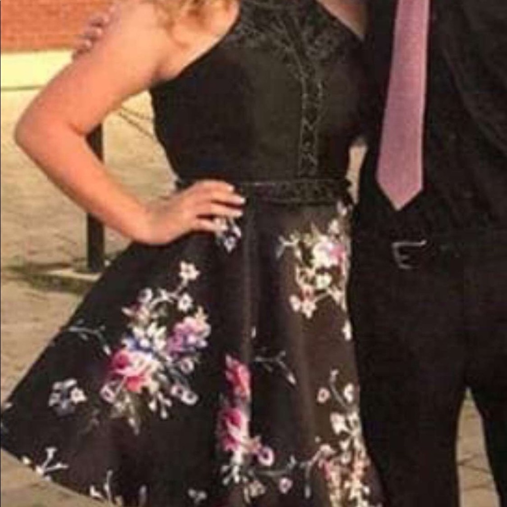 Above knee , mini formal dress
